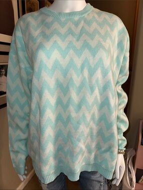 Women's Chevron Crewneck Sweater in Mint and White